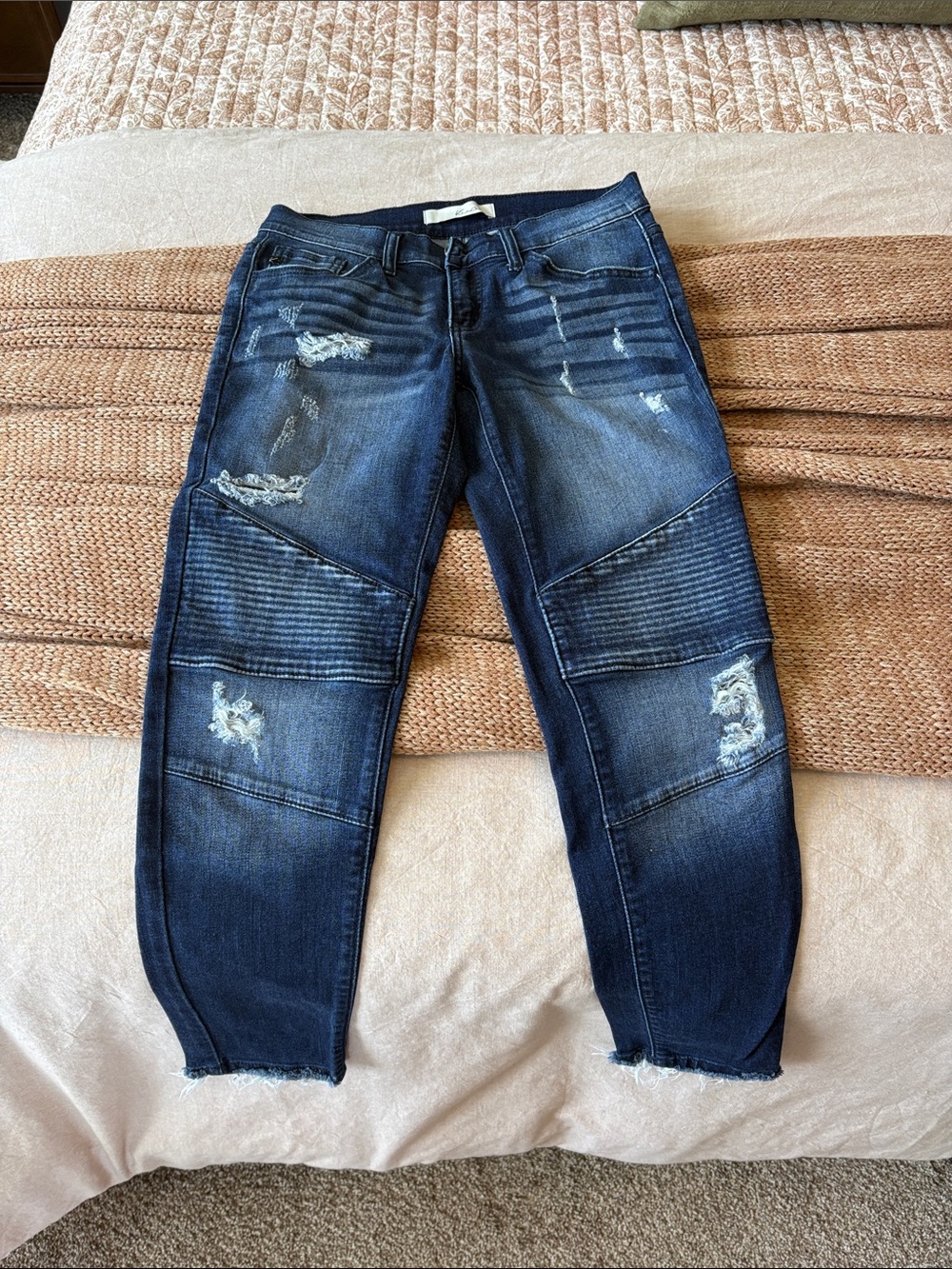 KanCan Women's Low-rise Skinny Distressed Dark Blue Denim Jeans